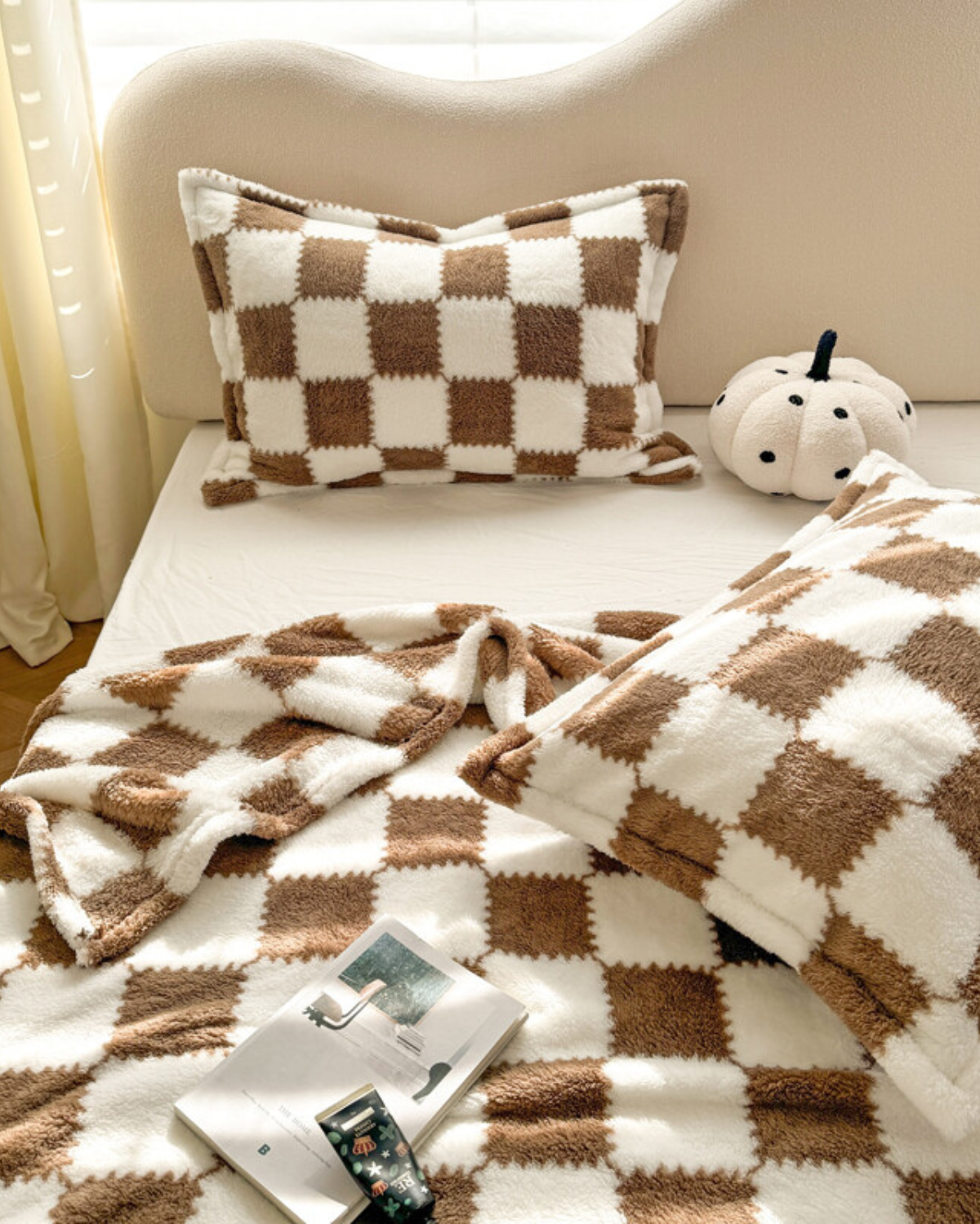 Carré-Douce Plaid – Elegante Wohndecke Mit Rautenmuster 7