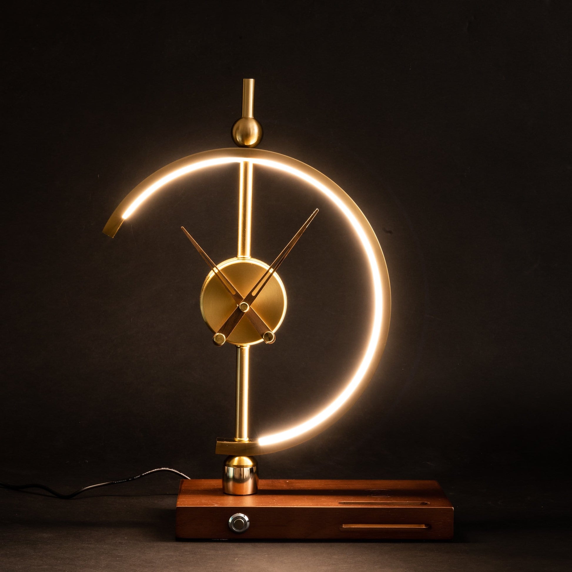 Chronos Kabellose Ladeuhr-Tischlampe – Elegante Beleuchtung Mit Praktischen Funktionen 3