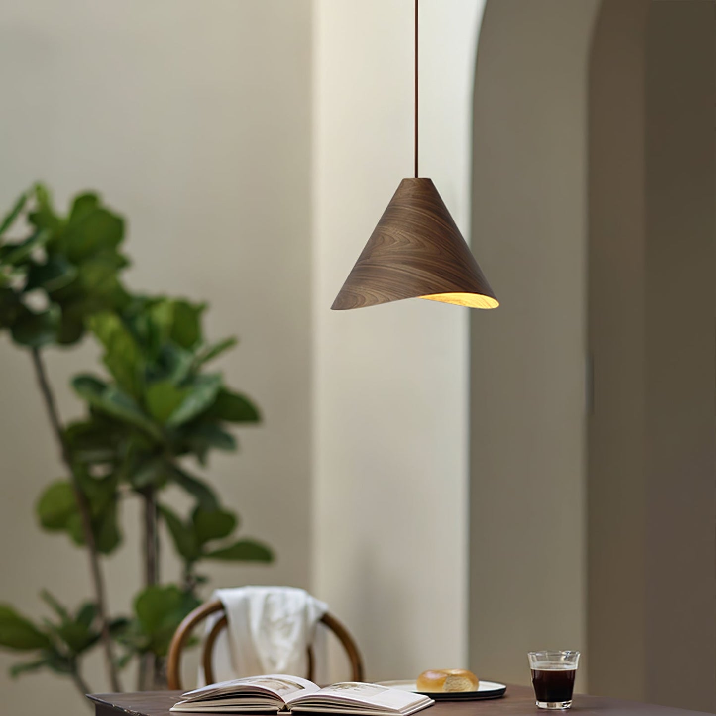 Conica Pendelleuchte aus Holz – Zeitlose Eleganz für Ihr Esszimmer 3