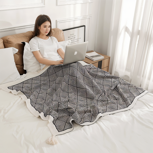 DecoDiamond Geometrische Kuscheldecke – Stilvolle Eleganz für Behagliche Nächte 1