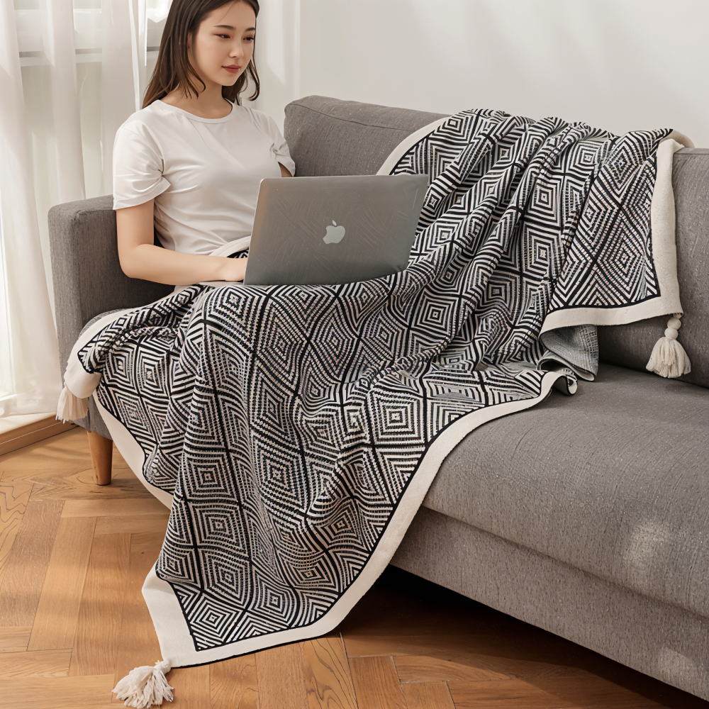 DecoDiamond Geometrische Kuscheldecke – Stilvolle Eleganz für Behagliche Nächte 3