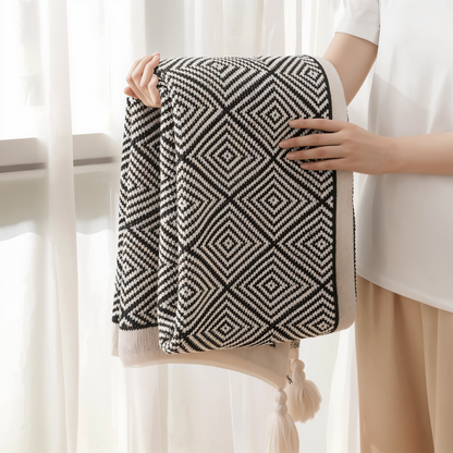 DecoDiamond Geometrische Kuscheldecke – Stilvolle Eleganz für Behagliche Nächte 5