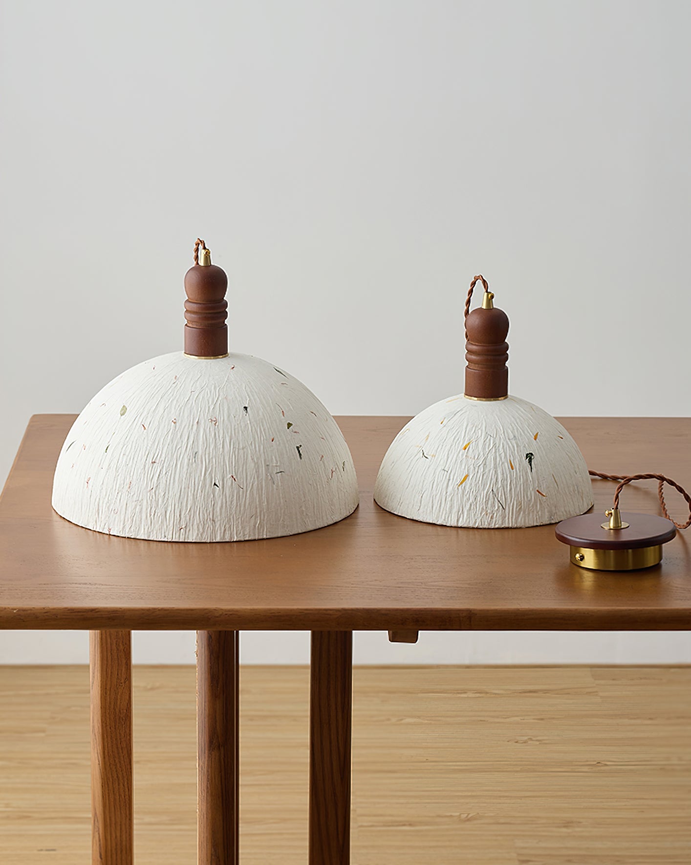 Diana Pendelleuchte aus Papier und Holz – Stilvolle Lichtakzente für Esszimmer und Wohnräume 6