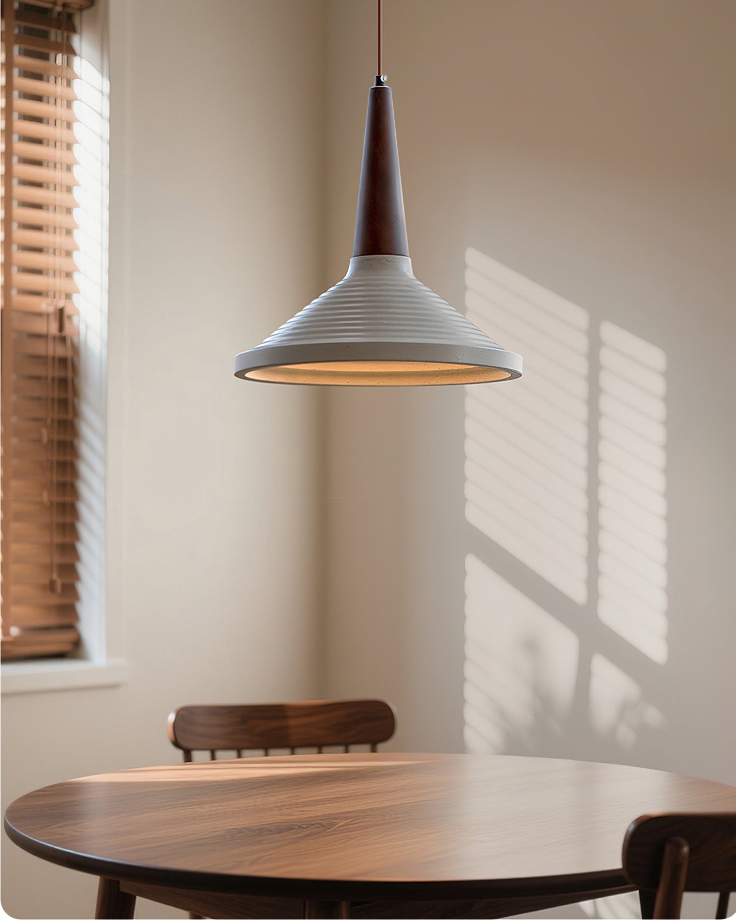 Doherty Pendelleuchte – Elegantes Design Mit Warmen Holzakzenten 3