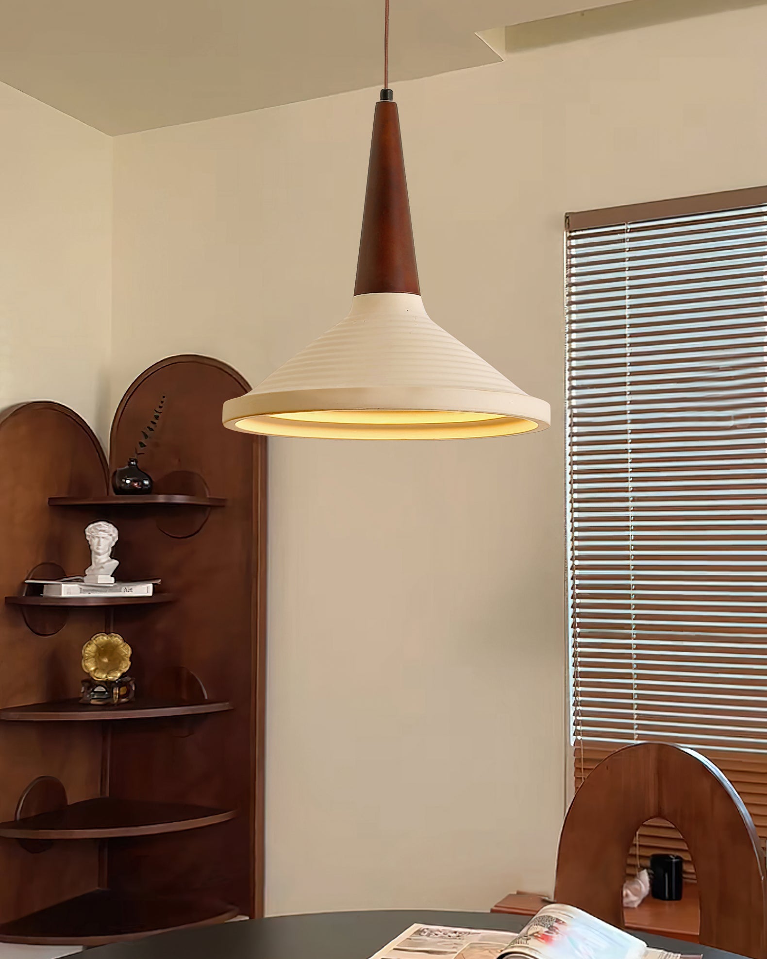 Doherty Pendelleuchte – Elegantes Design Mit Warmen Holzakzenten 5