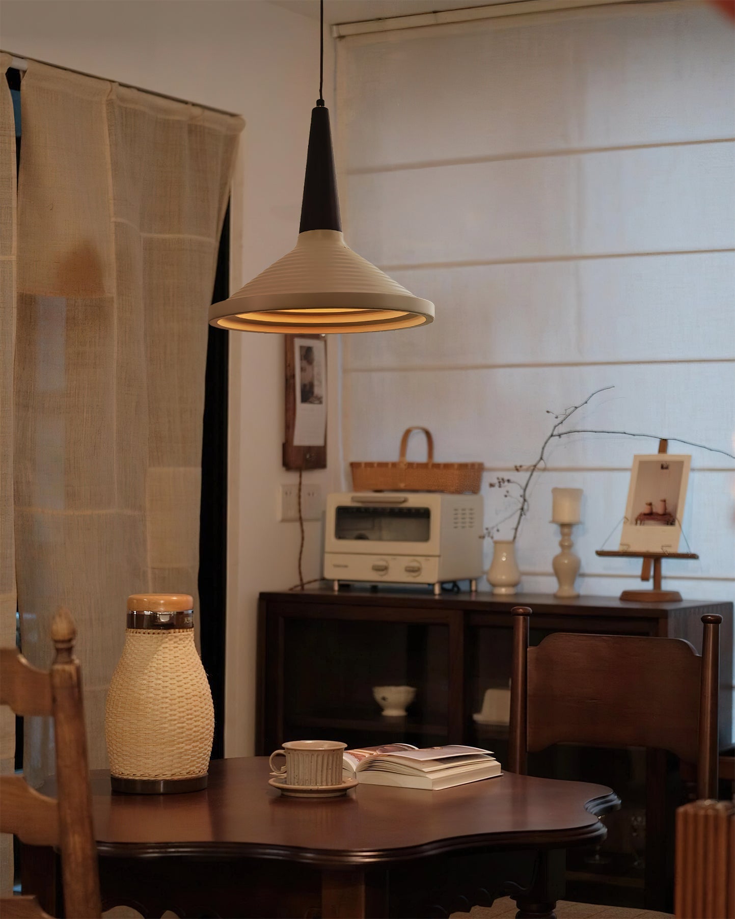 Doherty Pendelleuchte – Elegantes Design Mit Warmen Holzakzenten 7