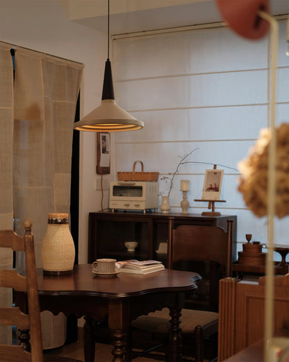 Doherty Pendelleuchte – Elegantes Design Mit Warmen Holzakzenten 8