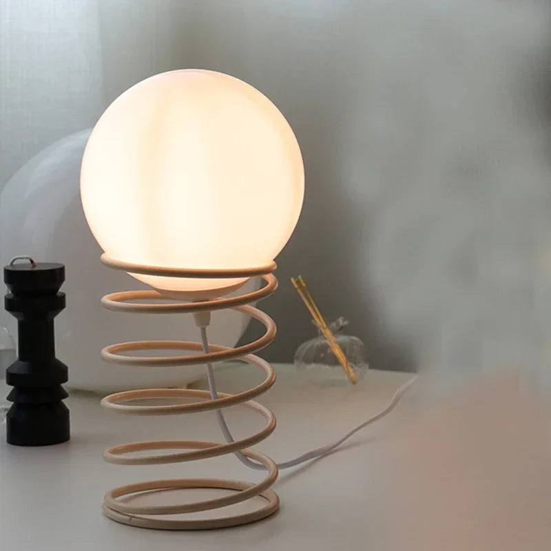 Frühling Inspiriertes Bauhaus-Tischlampe – Elegante USB-Beleuchtung für Jeden Raum 1