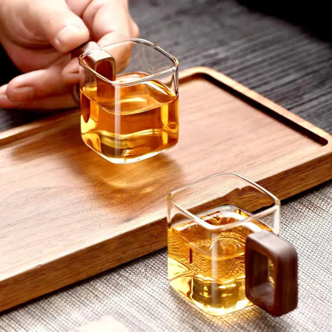 Glasbecher Mit Quadratischem Holzgriff – Stilvolles Trinkerlebnis Mit Modernem Design 3