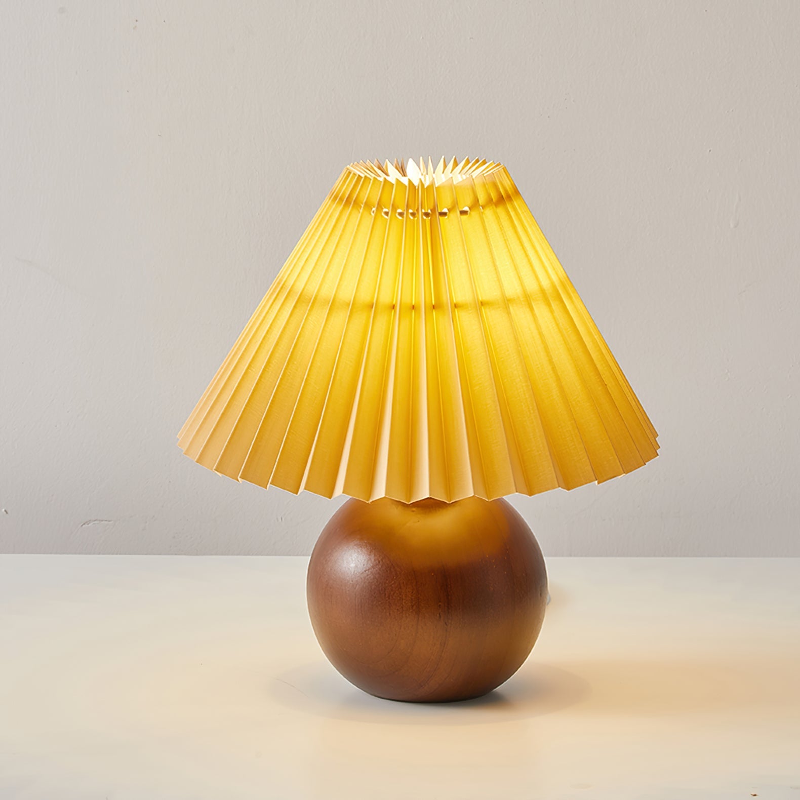 **HADDIE TISCHLAMPE – Stilvolles Design für Gemütlichkeit** 2