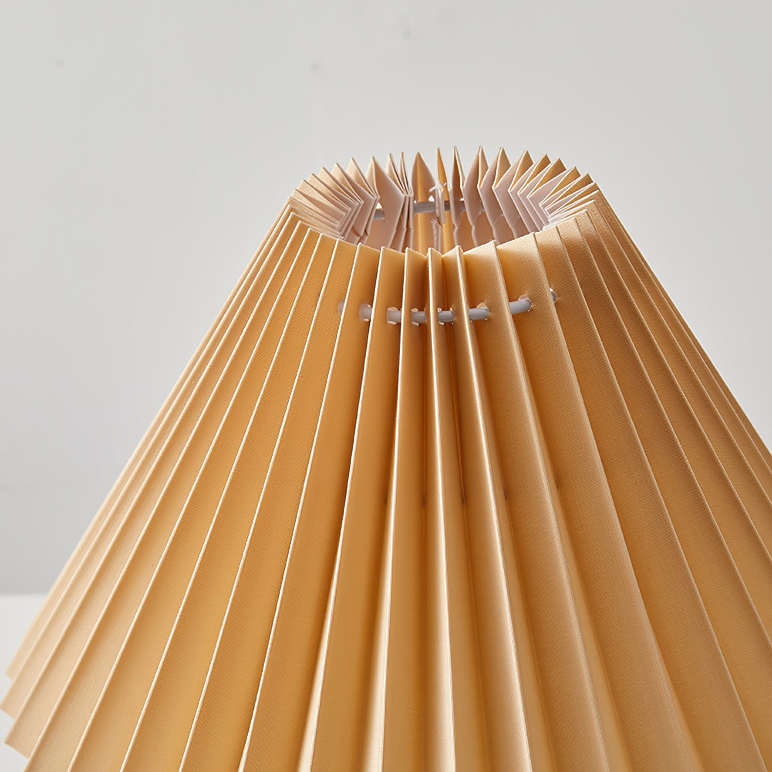 **HADDIE TISCHLAMPE – Stilvolles Design für Gemütlichkeit** 5