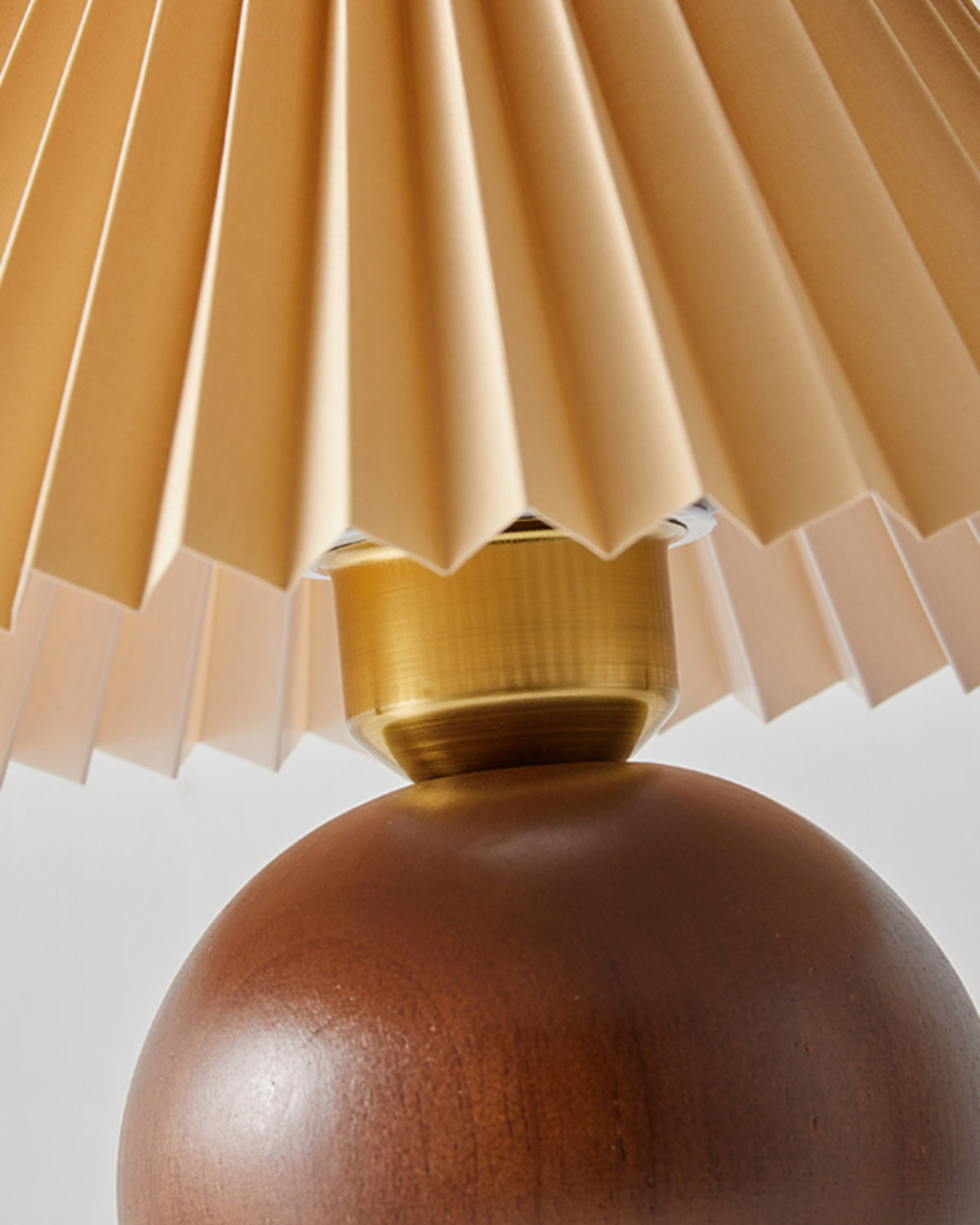 **HADDIE TISCHLAMPE – Stilvolles Design für Gemütlichkeit** 6