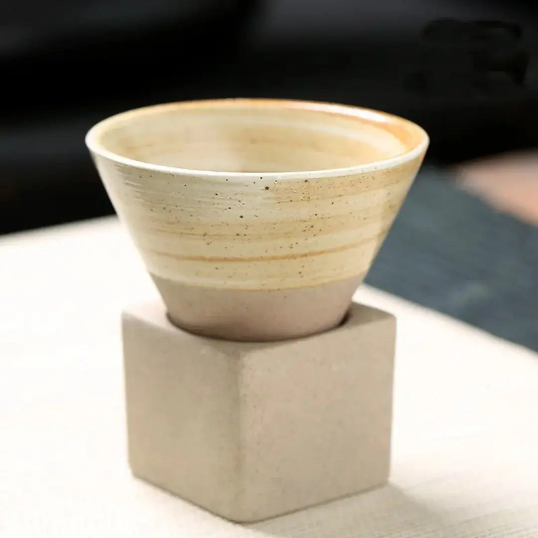 Handgefertigte Kegelförmige Espressotasse – Elegantes Japanisches Design für Genuss 0