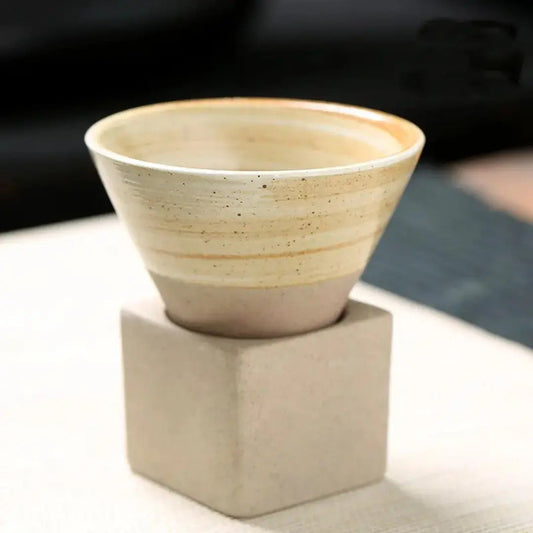 Handgefertigte Kegelförmige Espressotasse – Elegantes Japanisches Design für Genuss 0