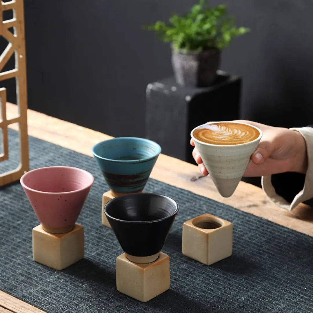 Handgefertigte Kegelförmige Espressotasse – Elegantes Japanisches Design für Genuss 2