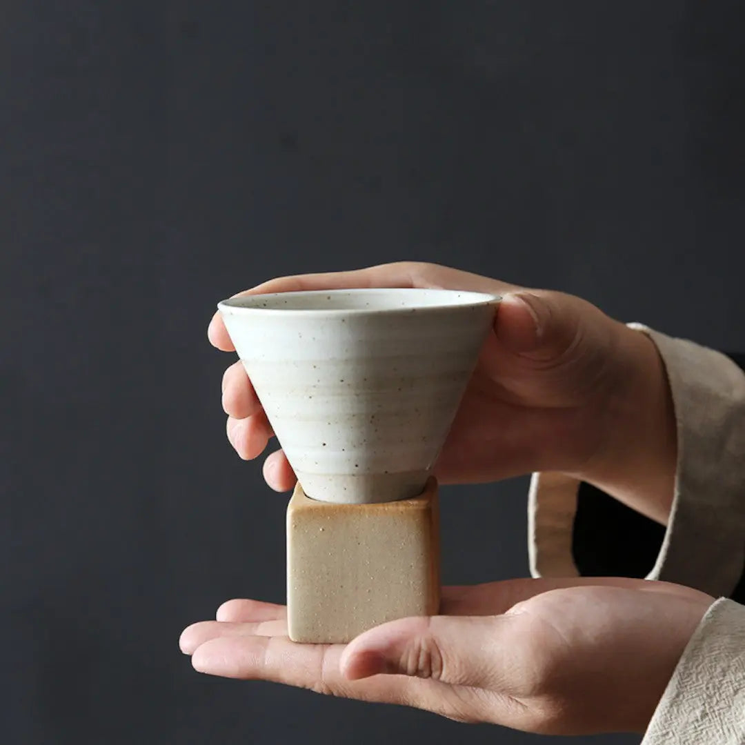 Handgefertigte Kegelförmige Espressotasse – Elegantes Japanisches Design für Genuss 4