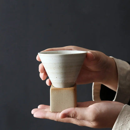 Handgefertigte Kegelförmige Espressotasse – Elegantes Japanisches Design für Genuss 4