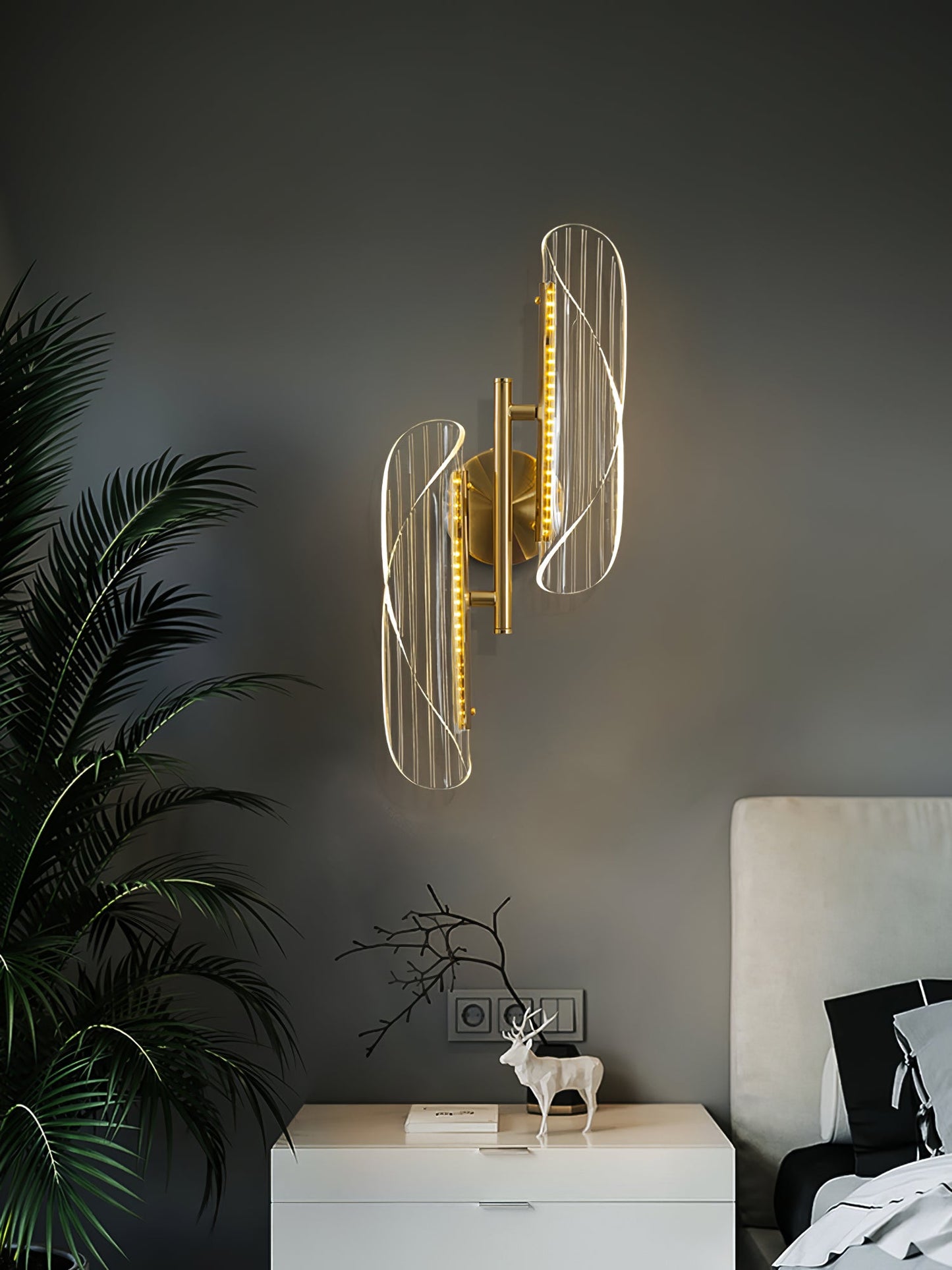 Hershal Luxe Wandleuchte – Elegantes Lichtspiel für Stilvolles Ambiente 9