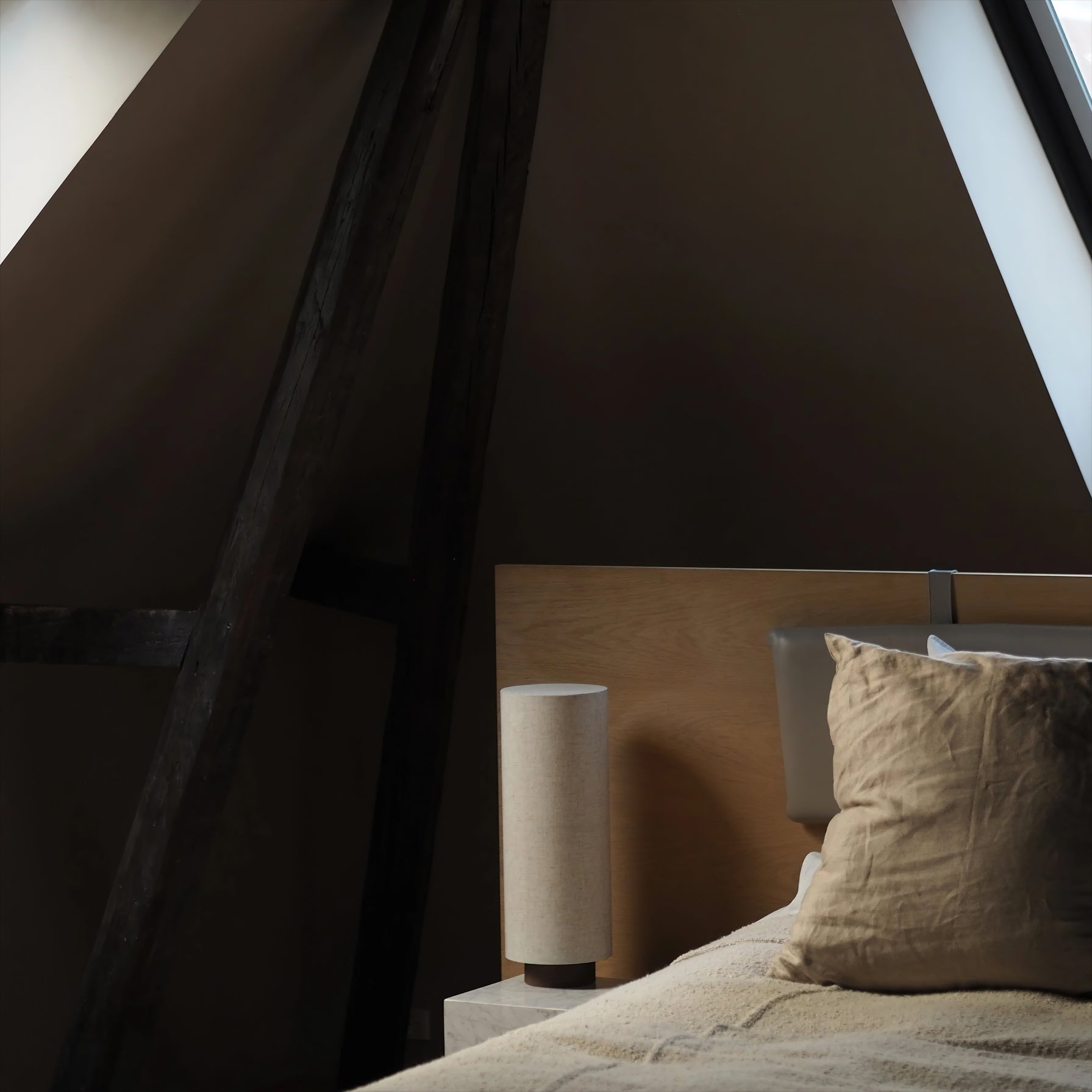 **KUMO LINEN TISCHLAMPE – Sanfte Beleuchtung für Entspannte Atmosphären** 8