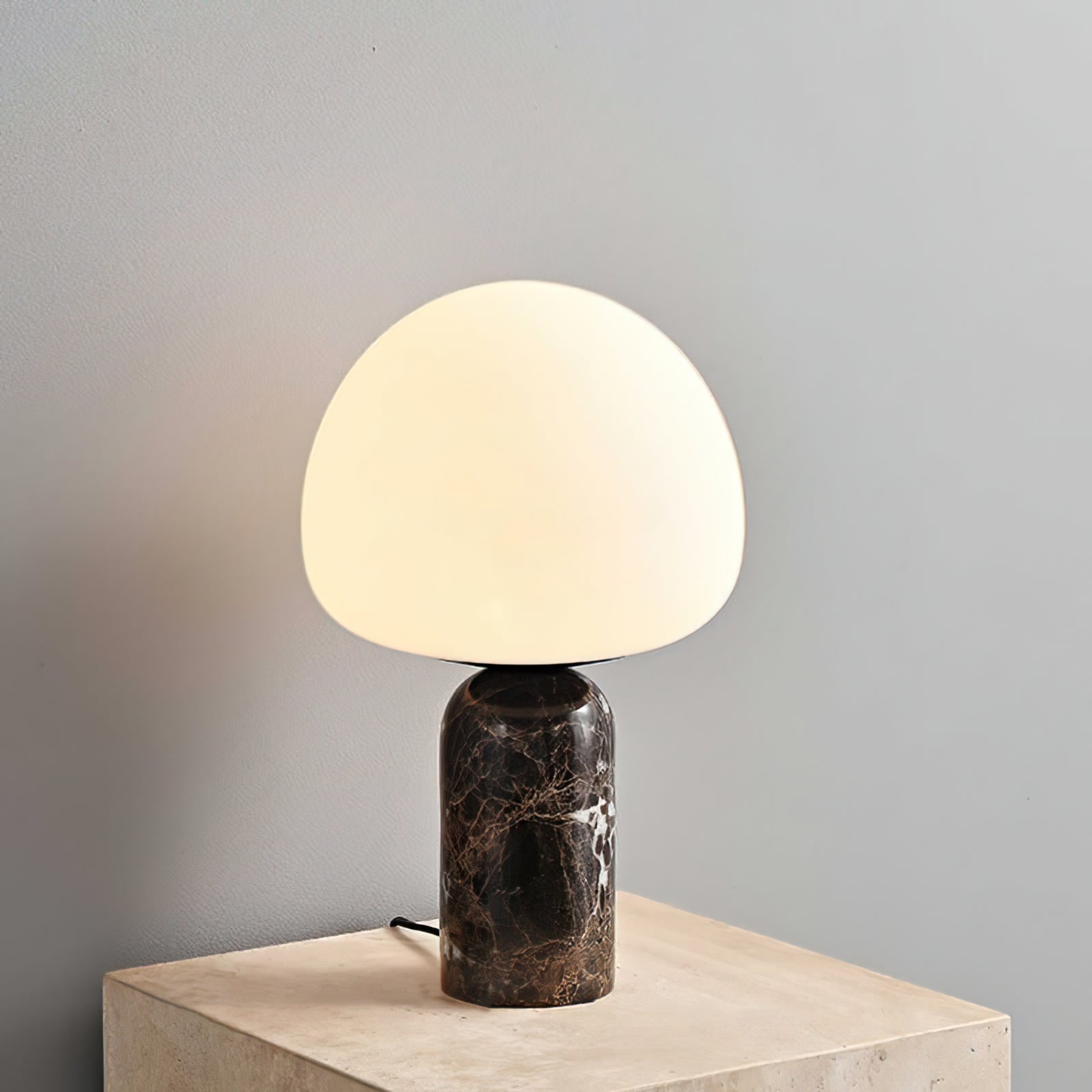 Kizu Tischlampe – Elegante Marmor- und Glasleuchte 2