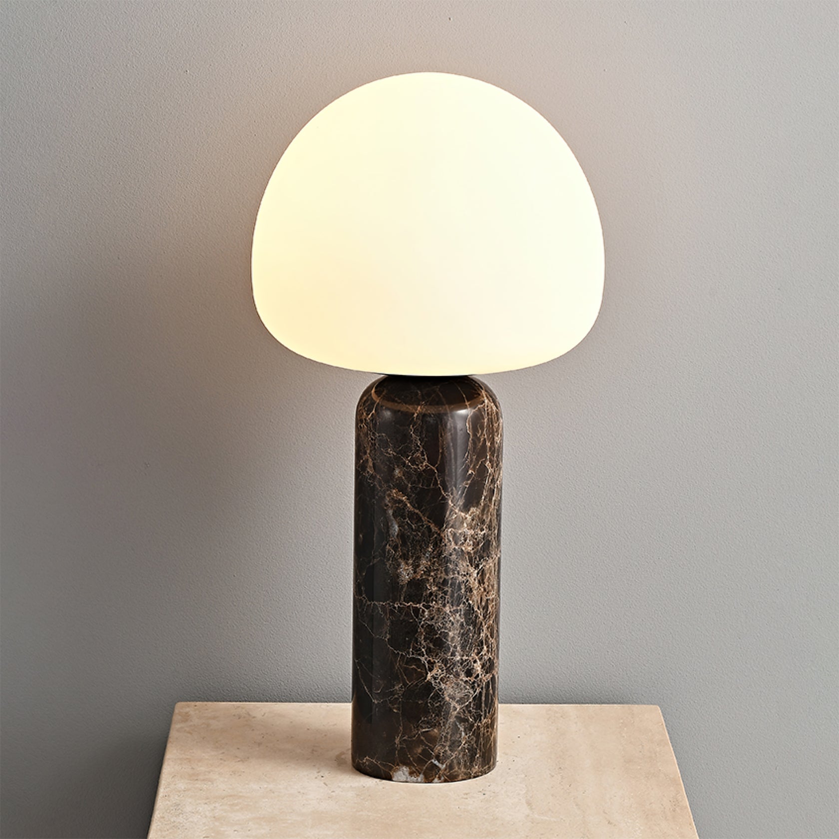 Kizu Tischlampe – Elegante Marmor- und Glasleuchte 5