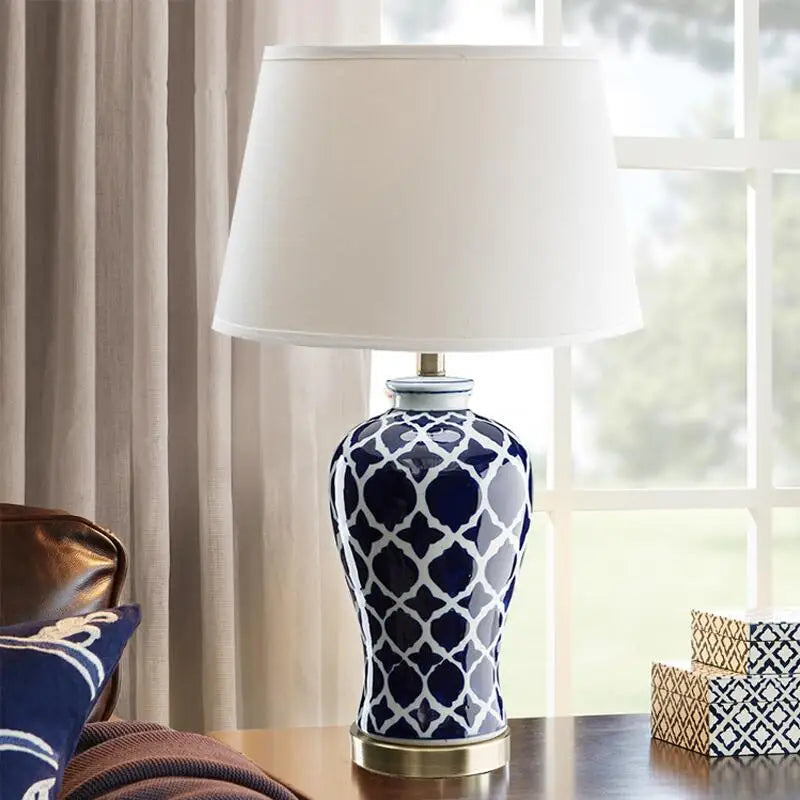 Klassische Blaue Keramiklampe – Stilvolle Tischleuchte für Elegantes Ambiente 3