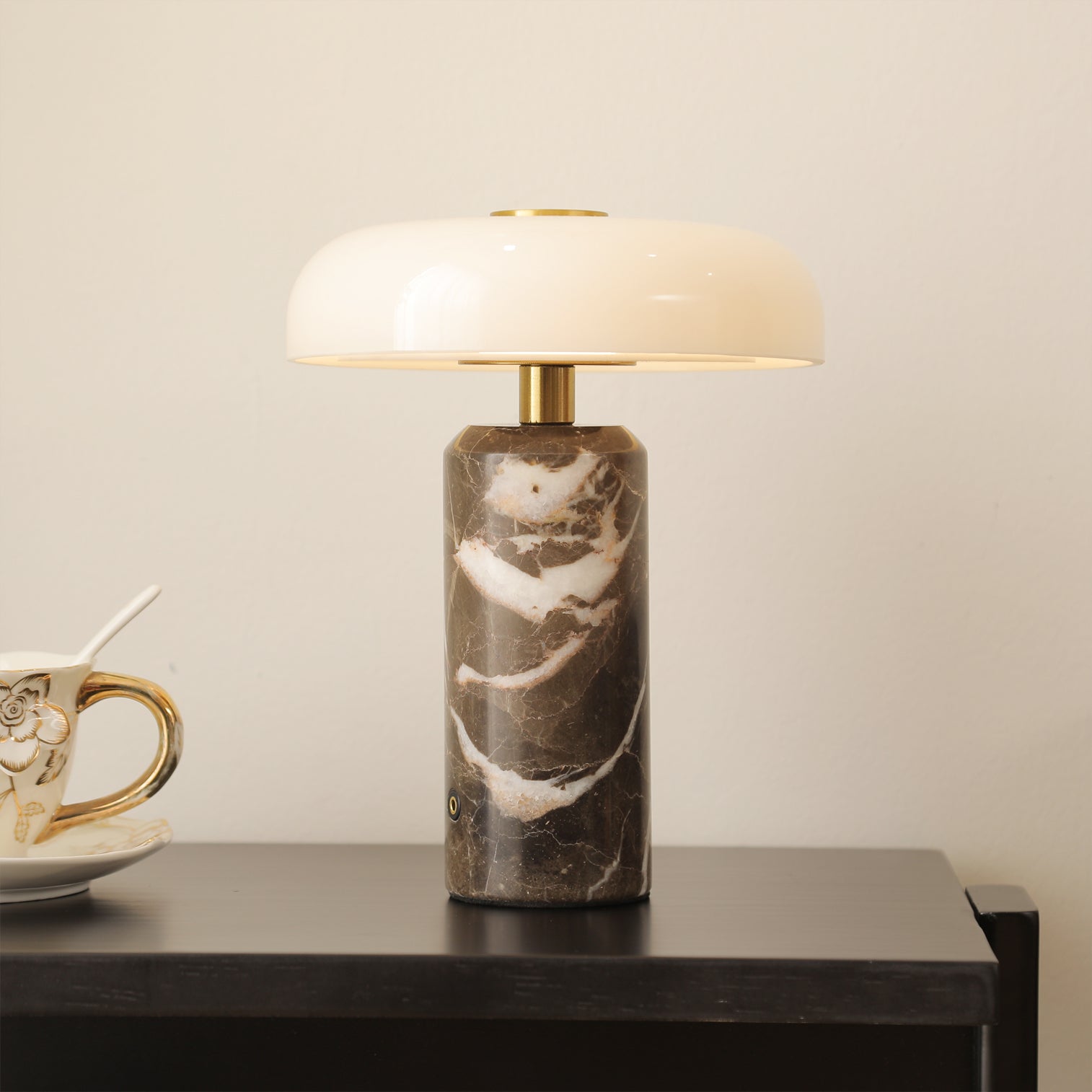 NICO Marmor Tischlampe – Stilvolles Licht für Ihre Räume 6