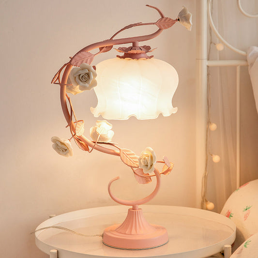 **Pastorale Tischlampe mit Keramikrosette** – Elegante Nachttischbeleuchtung 0
