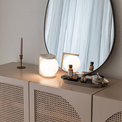 Plat Tischlampe – Elegante Leuchte mit Kabellosem Ladegerät 8