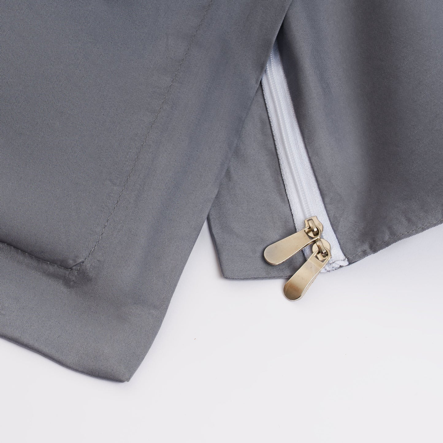 Schiefergraues Satin Bettwäsche-Set – Luxuriöser Komfort für Stilbewusste 3