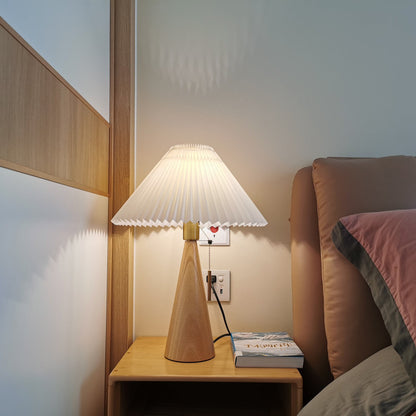Stringer Tischlampe – Elegante Beleuchtung Mit Mid-Century Charme 7