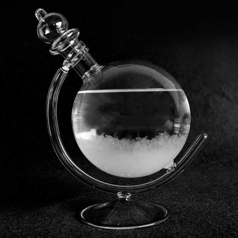 Sturmglobus Wettervorhersage – Stilvolle Wissenschaftliche Dekoration 3