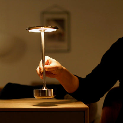 Tap-Retro Tischlampe – Kabelloses Design für Stilvolle Akzente 0
