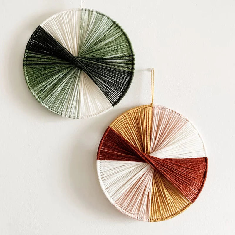 Thread Bloom Wandkunst – Handgefertigtes Fadenmuster Für Ein Modernes Ambiente 1