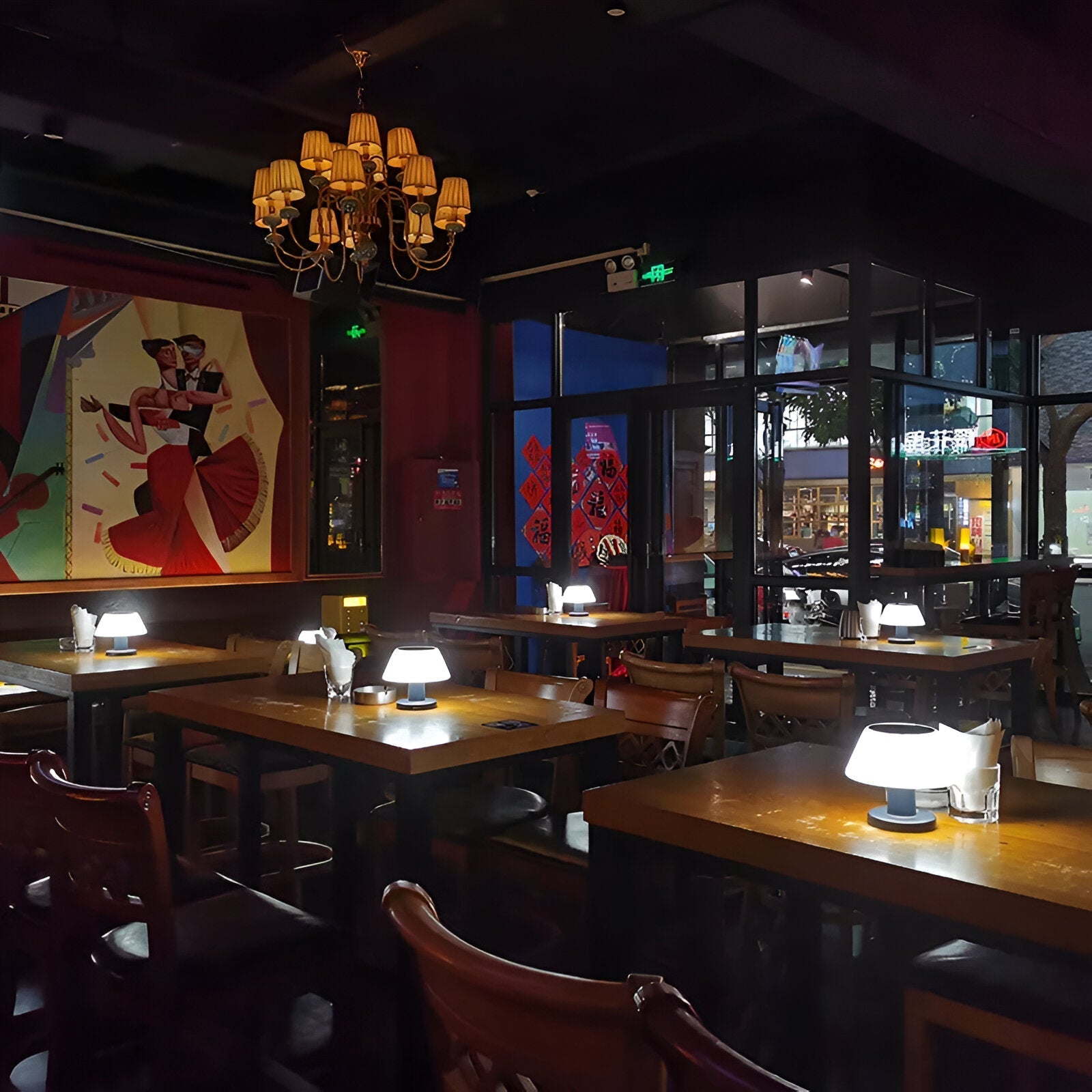 TinySolar Tischlampe Schwarz-Weiß – Nachhaltige Eleganz Für Ihr Zuhause 1