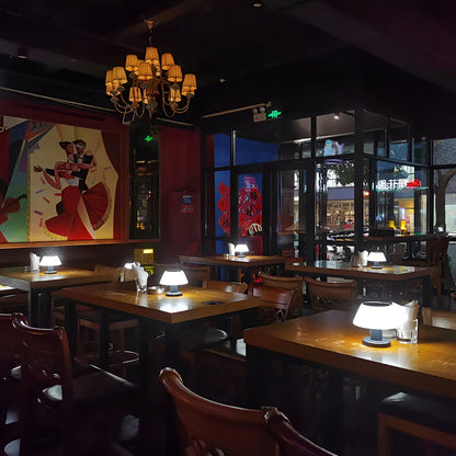 TinySolar Tischlampe Schwarz-Weiß – Nachhaltige Eleganz Für Ihr Zuhause 1