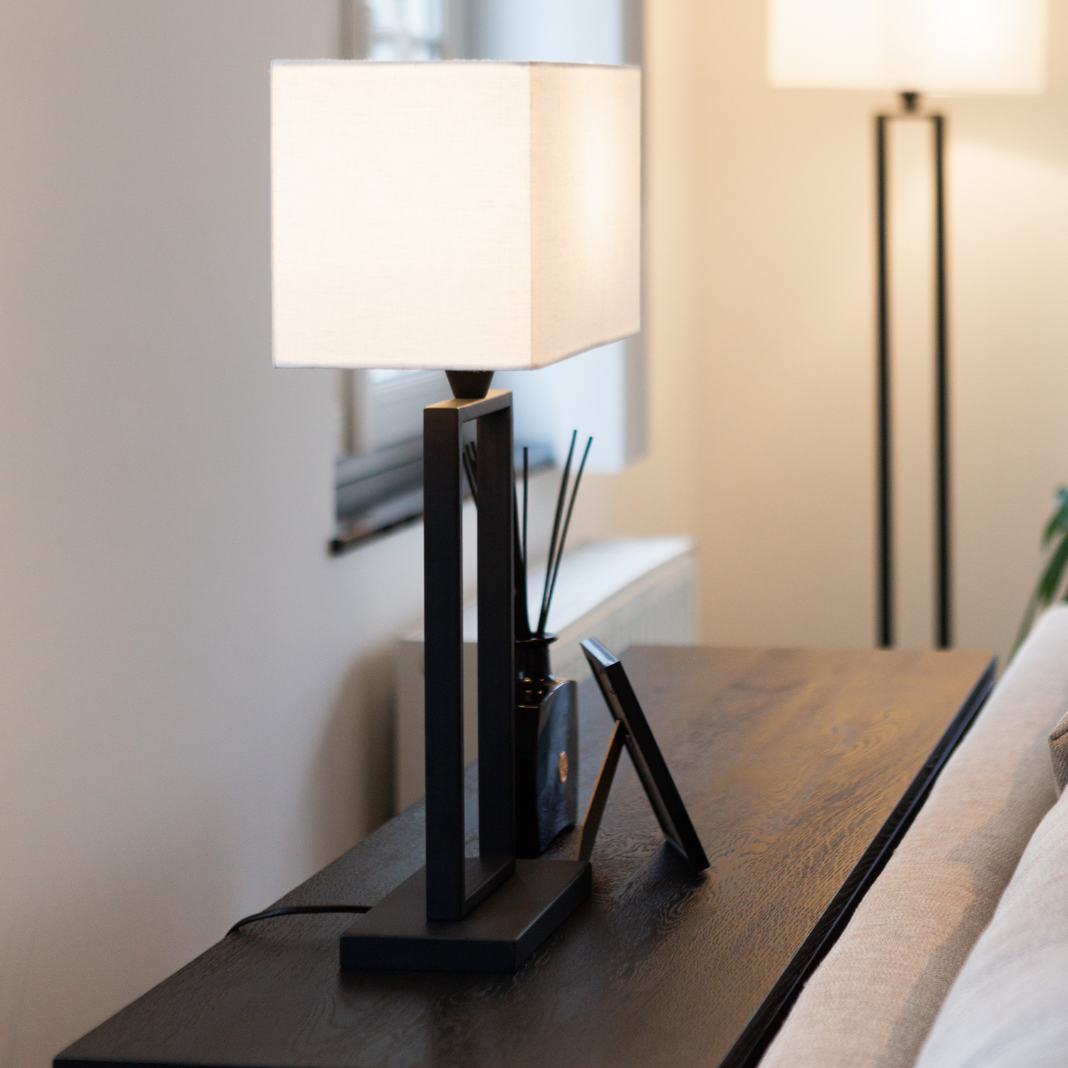 Tischleuchte Bailo Schwarz – Elegantes Licht für Stilvolles Wohnen 1