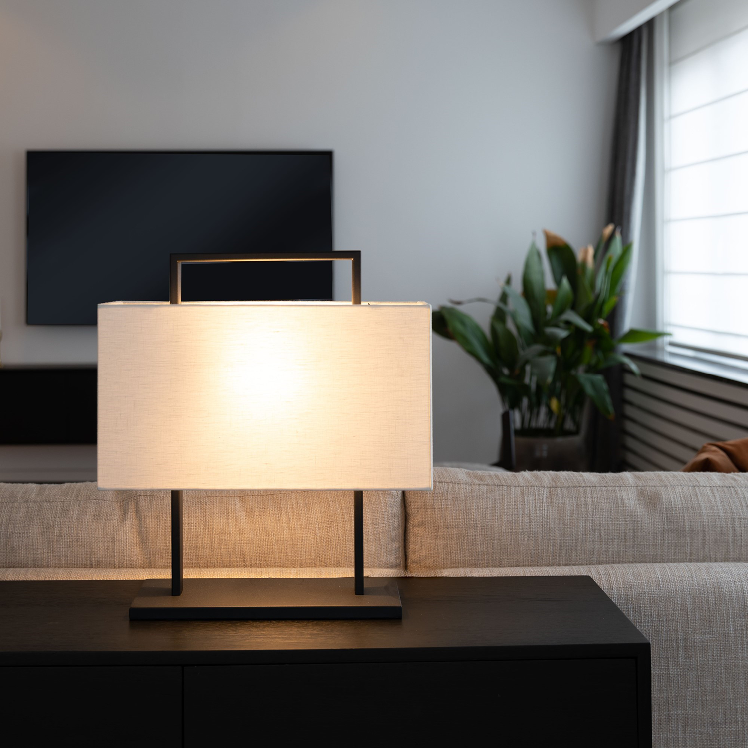 **Tischleuchte Bhilai Schwarz – Elegantes Licht für Ihr Zuhause** 1