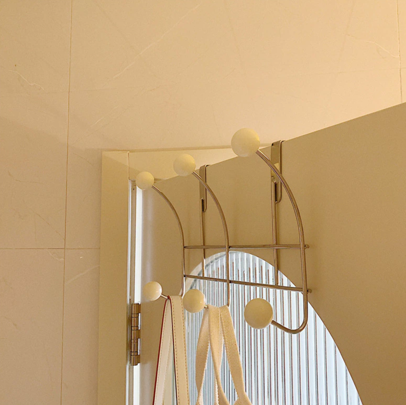 Vintage Garderobe Mit Drei Haken – Stilvolle Ordnung Für Ihr Zuhause 4