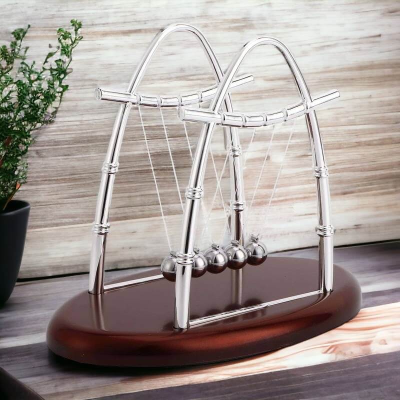 Vintage Newton Pendel – Wissenschaftliche Eleganz für Stilbewusste 0