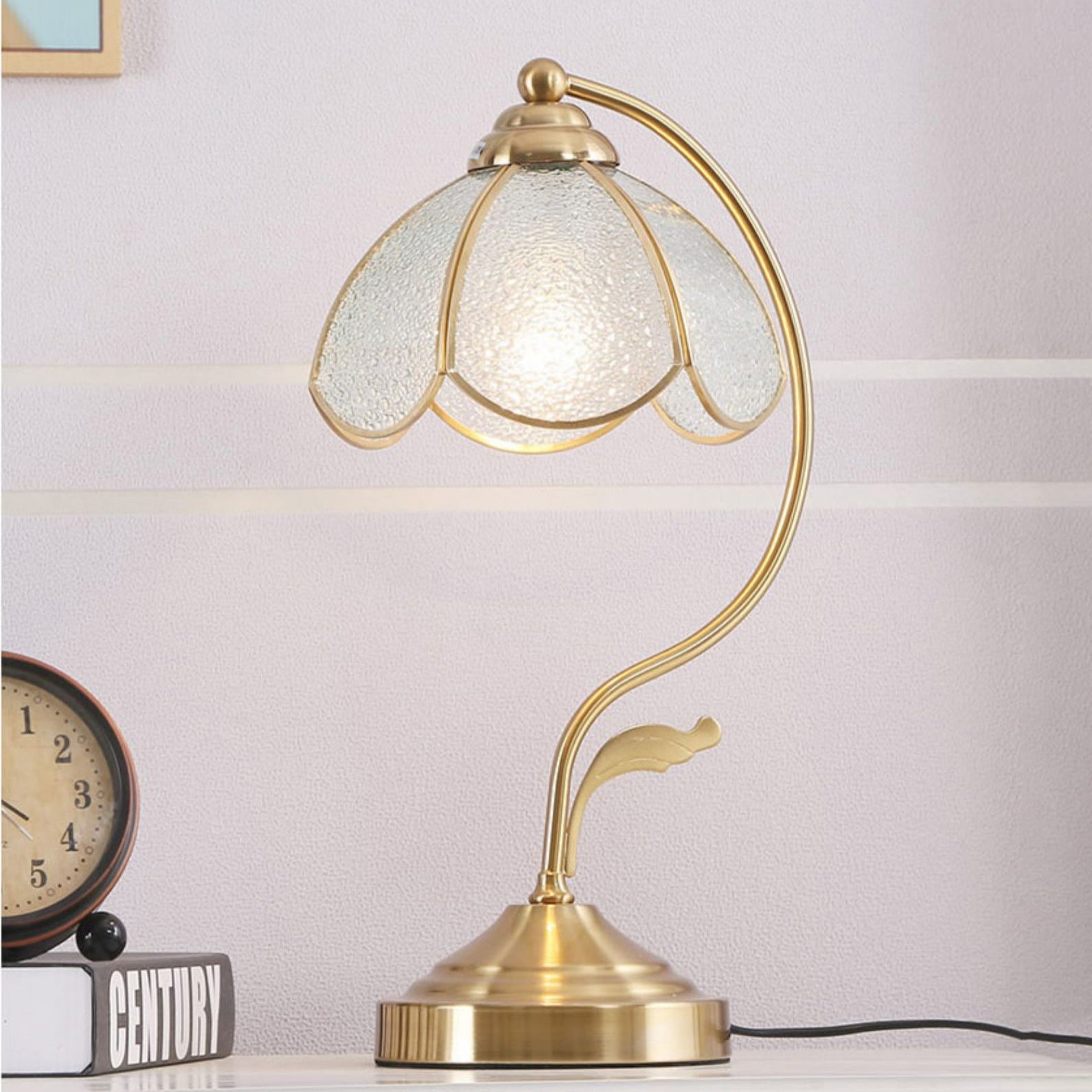 Vintage Tiffany Tischlampe – Stilvolles Blüten-Design für Gemütliche Abende 0
