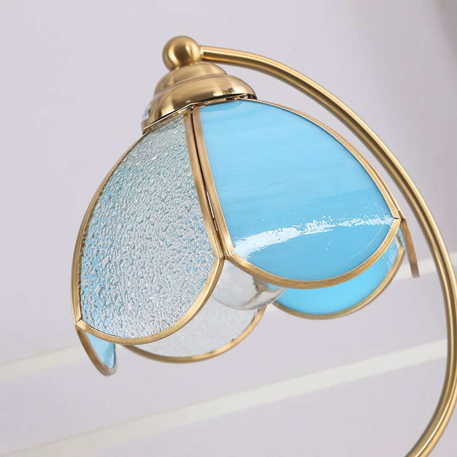 Vintage Tiffany Tischlampe – Stilvolles Blüten-Design für Gemütliche Abende 7