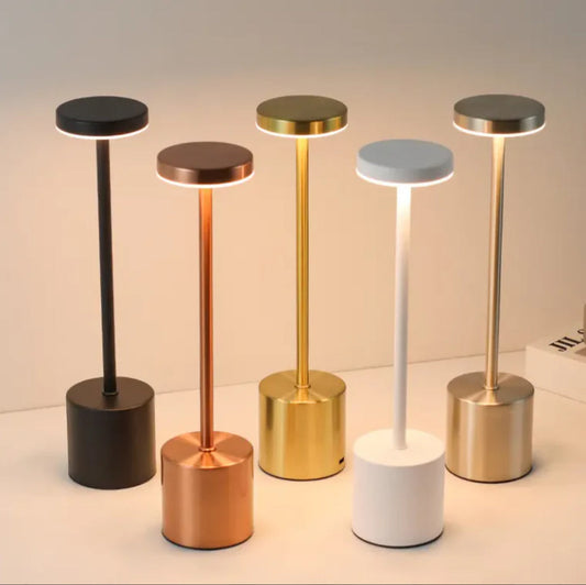 **Wiederaufladbare Metalllampe** – Elegante Beleuchtung für jeden Anlass 0