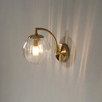 <strong>Goldene Wandleuchten Mit Gerippter Glaskugel</strong> – Stilvolles Licht Für Ihr Zuhause 2