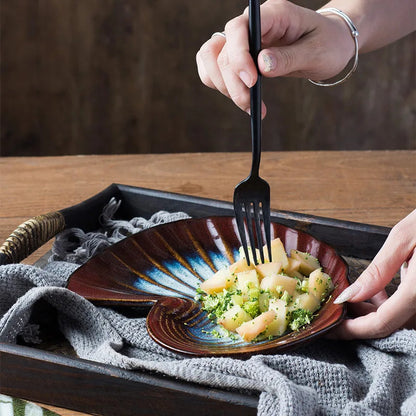 <strong>Ocean Whirl Keramikteller – Einzigartige Muschelform für Küstenkunst</strong> 2