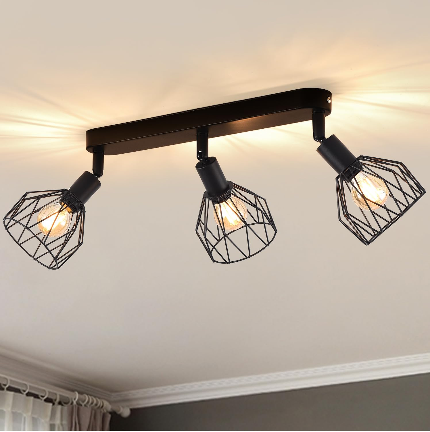 <strong>Schwarze 4-Wege-Deckenleuchte</strong> – Stilvolle Industriebeleuchtung für Ihr Zuhause 1