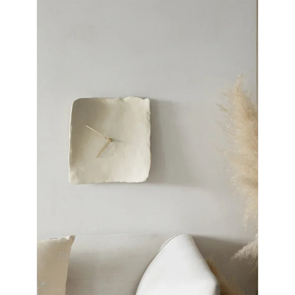 <strong>Wrinkle In Time Wanduhr – Einzigartiges Design für Ihr Zuhause</strong> 7