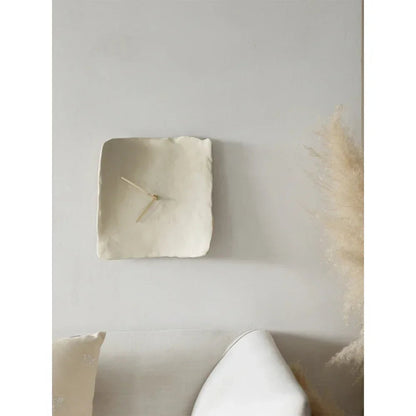 <strong>Wrinkle In Time Wanduhr – Einzigartiges Design für Ihr Zuhause</strong> 7