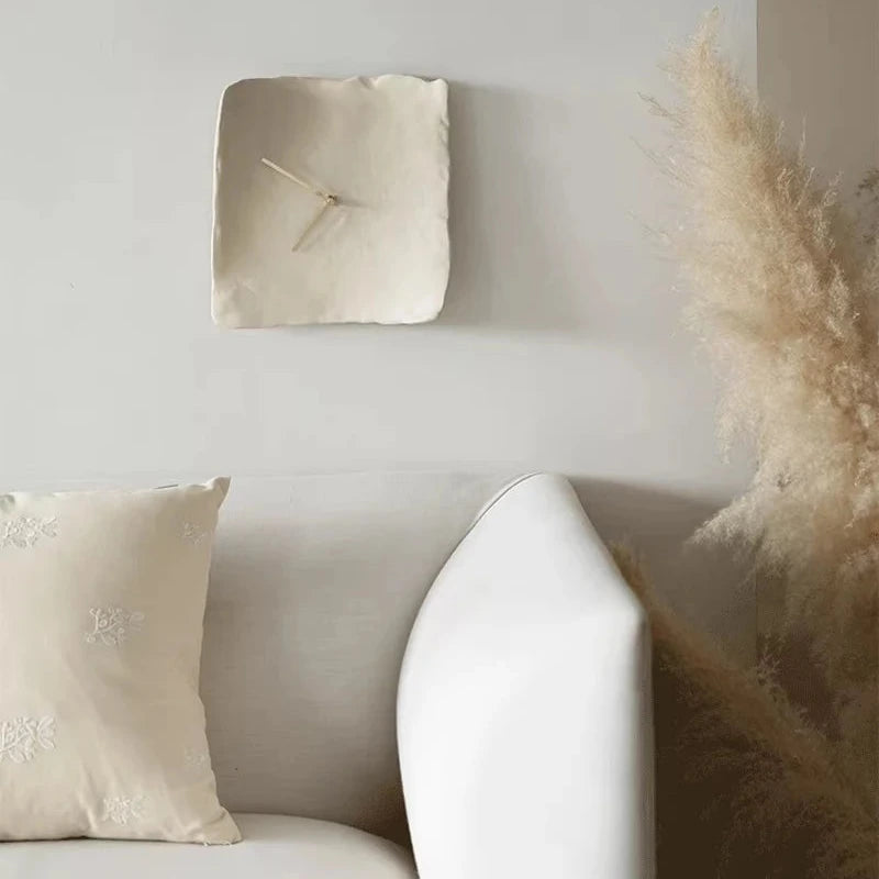 <strong>Wrinkle In Time Wanduhr – Einzigartiges Design für Ihr Zuhause</strong> 8